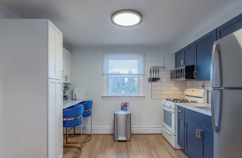 Clifton House | Cozy 2-bedroom house in adorable Clifton beautiful neighborhood with AC