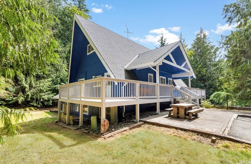 Snohomish Cabin | Cozy 4-bedroom cabin in quaint Snohomish with AC and charm