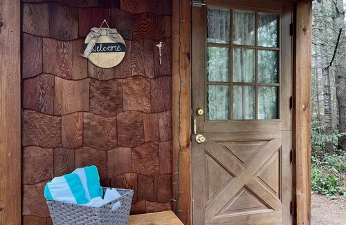 Clinton Cabin | Cozy Acres Tiny House in Clinton on Whidbey Island perfect for relaxing getaway