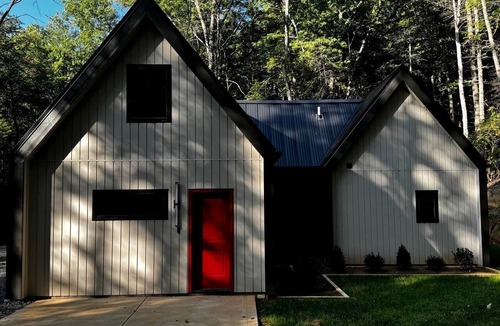 Balsam Grove House | Cozy and Secluded Cottage in the Woods of Western North Carolina, near Pisgah National Forest