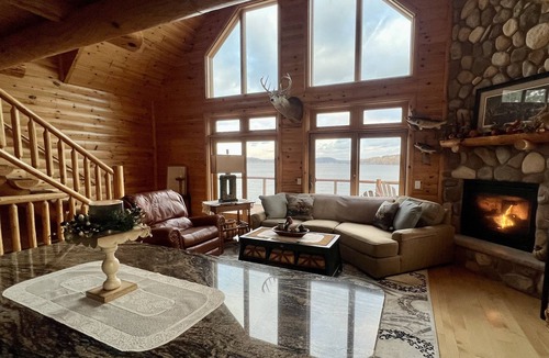 Merrimac Condo | Cozy Cabin on Lake Wisconsin Skiing, Fishing & Hiking Retreat