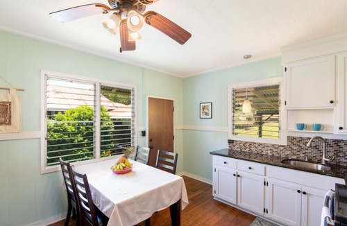 Kukuihaele Cottage | Cozy Cottage in Honoka'a with ocean view from front Lani.