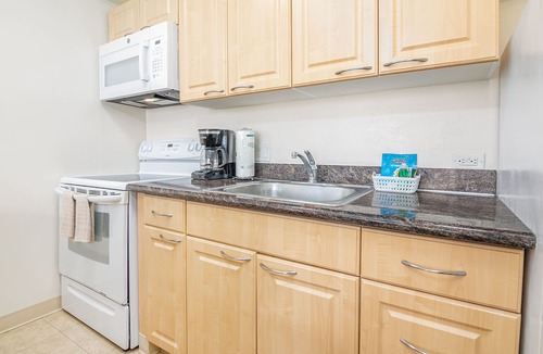 Diamond Head - Kapahulu - St. Louis Condo | Cozy & Diamond Head View at Waikiki with Parking