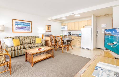Diamond Head - Kapahulu - St. Louis Condo | Cozy & Diamond Head View at Waikiki with Parking