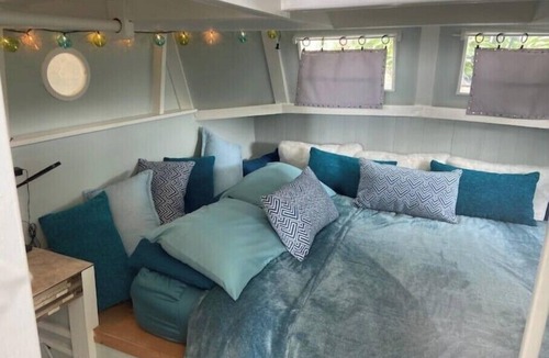 Kealakekua Bed & Breakfast | Cozy jungle boat hideaway with stunning ocean view TA-154-746-2656-01