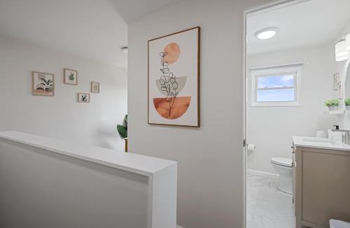 Natrona Heights Apartment | Cozy & Modern 1 Bdr Apt Natrona