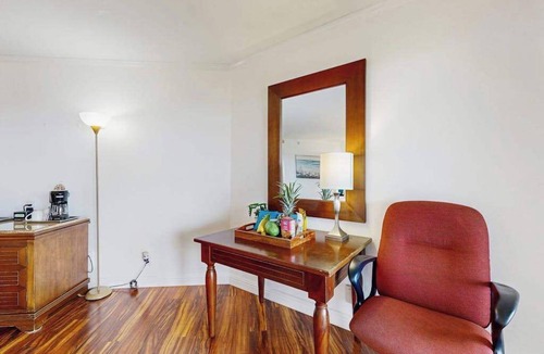 Hanamaulu Apartment | Cozy Ocean-View Lihue Studio with Pools, Gym & Hot Tub