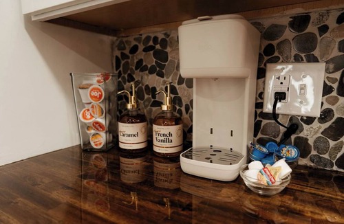 Sandy House | Cozy pet friendly rental located near Penn Highlands; 10 miles to Treasure Lake!