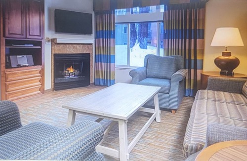 Round Hill Village Apartment | Cozy spacious 3-bedroom apt sleeps8 in Zephyr Cove with Wi-Fi, fitness room