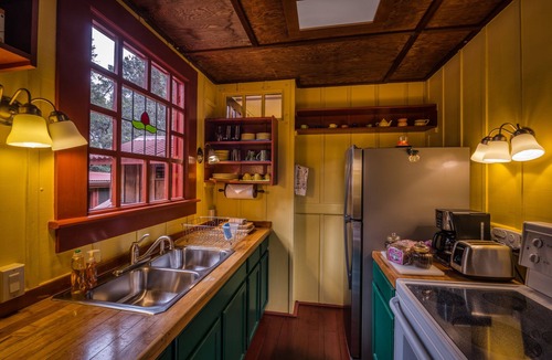 Volcano House | Crater Rim Cabin