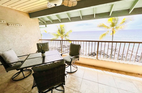 Historic Kailua Village Condo | D35 Kona Reef - True Oceanfront & Top Floor! AC throughout!