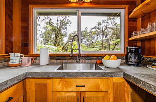 Royal Hawaiian Estates Cottage | Darling, Private Cottage Near Hawaii Volcanoes Nat'l Park