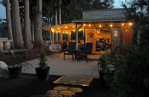 Monroe Cabin | Delightful 6-bedroom lodge in Monroe perfect for group getaways