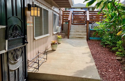 Diamond Head - Kapahulu - St. Louis Cottage | Diamond Head/Waikiki Surf Shack Lanai Unit