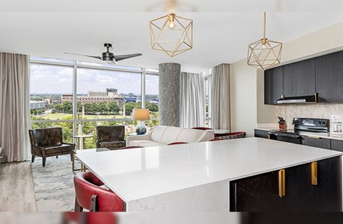 Downtown Atlanta Resort | Discover Southern Charm and Urban Excitement at Wyndham Atlanta – 1 Bd Deluxe