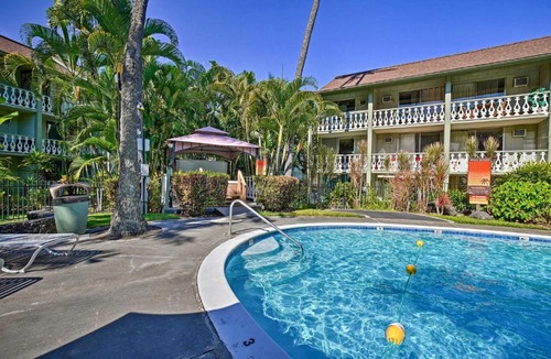 Historic Kailua Village House | Downtown Kailua-Kona Escape: Steps to Ocean!
