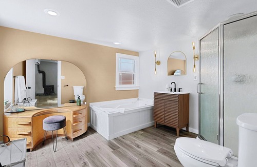 Depot Bench House | Earthy Pearl - 1 Bedroom Suite @ the Boise Depot