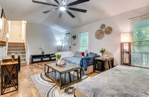 Douglasville Cottage | Easy I-20 Access to Atl: Suburban Retreat w/Yard