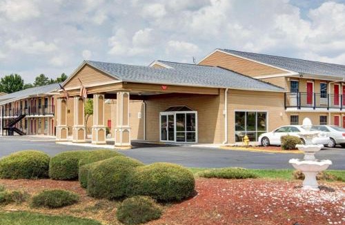 Pine Bluff Cabin | Econo Lodge Pine Bluff
