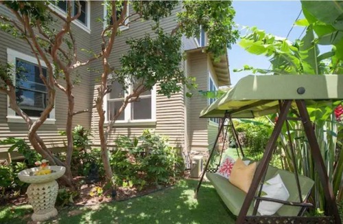 Kaimuki House | Elegant Hibiscus Manor, Private Saltwater Pool, AC, BBQ, Garage & EV Charger