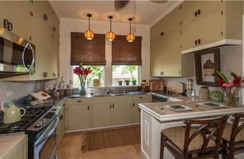Kaimuki House | Elegant Hibiscus Manor, Private Saltwater Pool, AC, BBQ, Garage & EV Charger