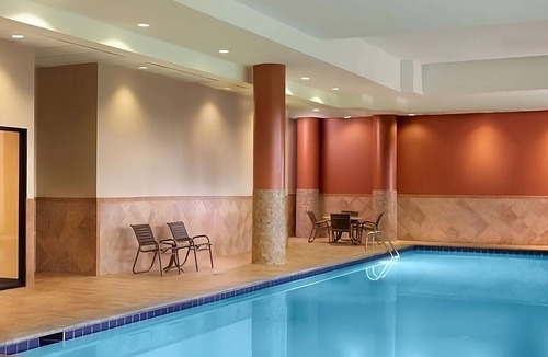 Cumberland Hotel | Enjoy a Hassle-Free Stay! Indoor Pool, Pet-Friendly