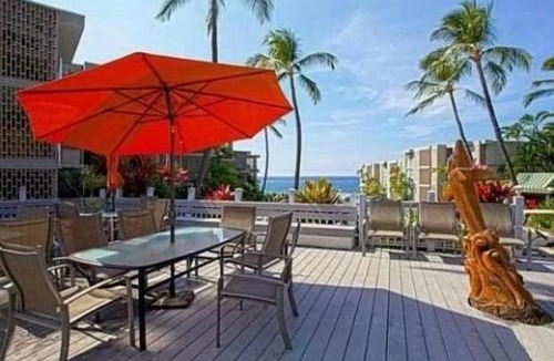 Kailua-Kona Apartment | Enjoy the sunset at OCEAN FRONT 1BR Apartment - pool on site!