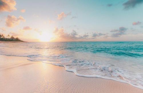 Kailua-Kona Apartment | Enjoy the sunset at OCEAN FRONT 1BR Apartment - pool on site!
