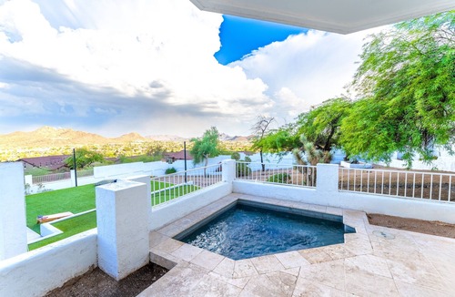 Paradise Valley Village House | Epic Group House Heated Pool/Hot Tub/Putting Green