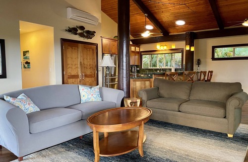 Pupukea House | Epic Location! Short Stroll to iconic beaches to surf and snorkel.