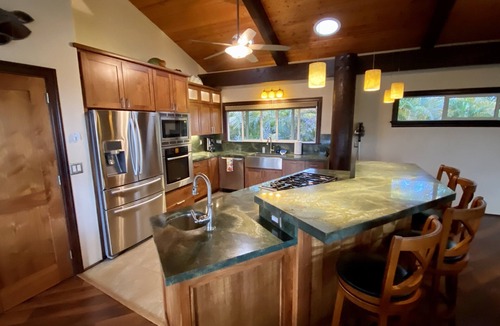 Pupukea House | Epic Location! Short Stroll to iconic beaches to surf and snorkel.
