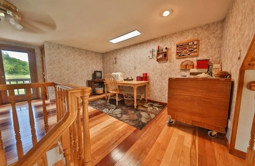 Stitzer House | Escape from the stresses of city life and come visit Wildhaven's Country Manor!