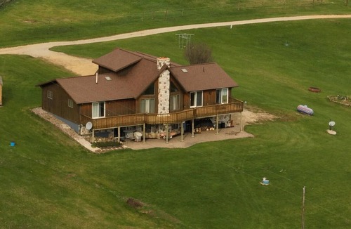 Stitzer House | Escape from the stresses of city life and come visit Wildhaven's Country Manor!