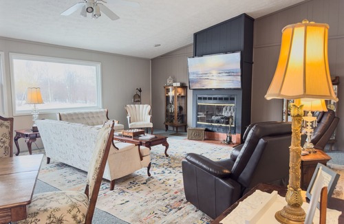 Marblehead Bed & Breakfast | Event Rental 10BR/10BA Sleeps 31 B&B Near The Lake