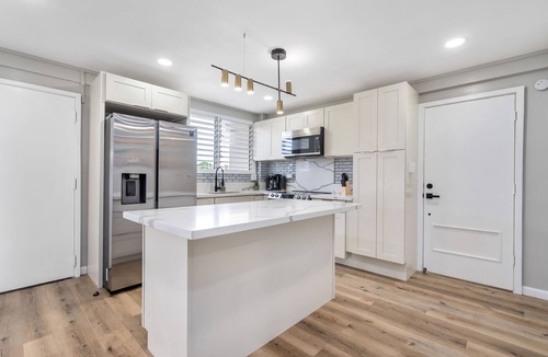 Ewa House | Ewa Beach 3BR - Sleeps 6, WiFi, A/C + Golf & Shop