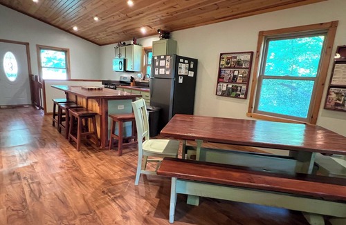 Alto Pass Cabin | Exceptional Cabin on Shawnee Wine Trail near Alto Pass and Bald Knob Cross