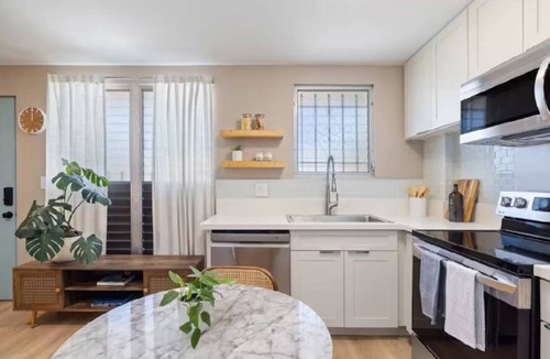 Diamond Head - Kapahulu - St. Louis Apartment | Fabulous Renovated Honolulu Loft with A/C