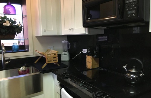 Waikiki Condo | Fabulous Tina’s Waikiki Beach Tower-Free Parking