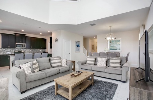 Davenport House | Family Movie Nights! Game Room! Champions Gate Resort Near Disney!