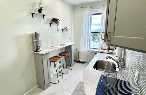 West Side Condo | FIFA World Cup 2026 · Sunny Prewar 1BR · King Bed · Park Views · 30min NYC