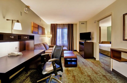 Middleton Condo | Free Breakfast. Pool and Hot Tub. Downtown Location. Near the University of Wisconsin-Madison!