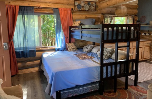 Kukuihaele Cabin | FROG POND: Cozy, family streamside/garden & cabin for 3-4 next to Waipio Valley