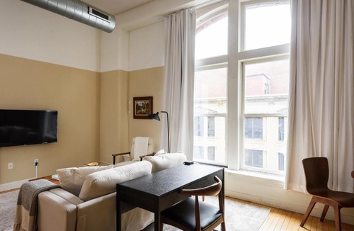 Downtown St. Louis Apartment | FRONTDESK Spacious Downtown 1 BR Apt