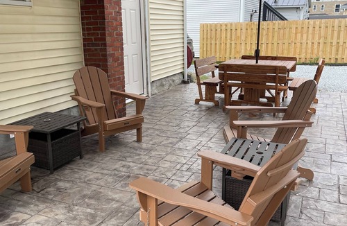 Geneva House | Fully Remodeled 5BR Geneva Retreat –Charm Near Lake Erie & Wineries sleeps 20