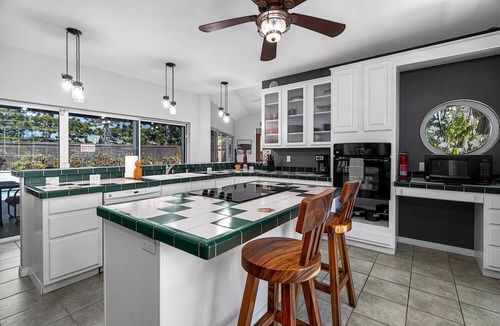 Kailua-Kona House | 🏖️Gated Kona Bay Estates Home w/Pool Near Keiki Beach