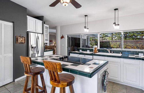 Kailua-Kona House | 🏖️Gated Kona Bay Estates Home w/Pool Near Keiki Beach