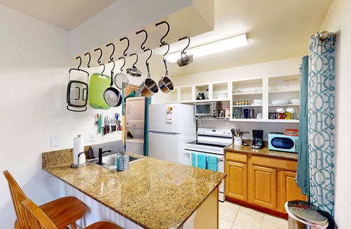 Waikoloa Condo | Golf course adjacent condo with heated pool, hot tub, fitness room, tennis