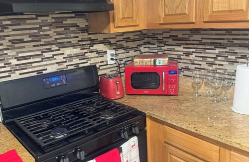 Chinatown Apartment | Gorgeous 3-bedroom apartment with AC in vibrant Philadelphia