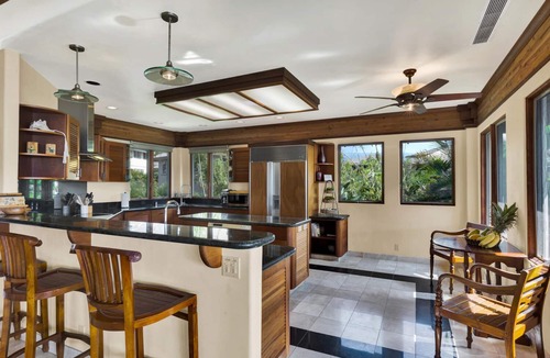 Kailua-Kona House | 🏖️Great Location | Ocean Front Island Home | Pool | Gated