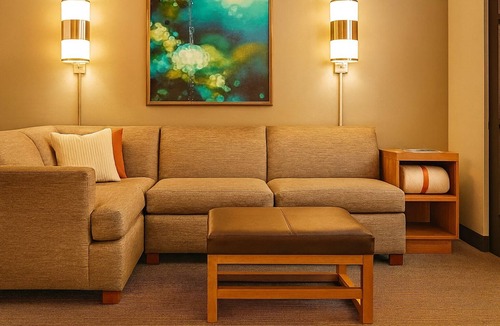 Gwinnett Place Hotel | Great Relaxing Overnight Stay! Free Parking! Close to Gwinnett Place Mall!